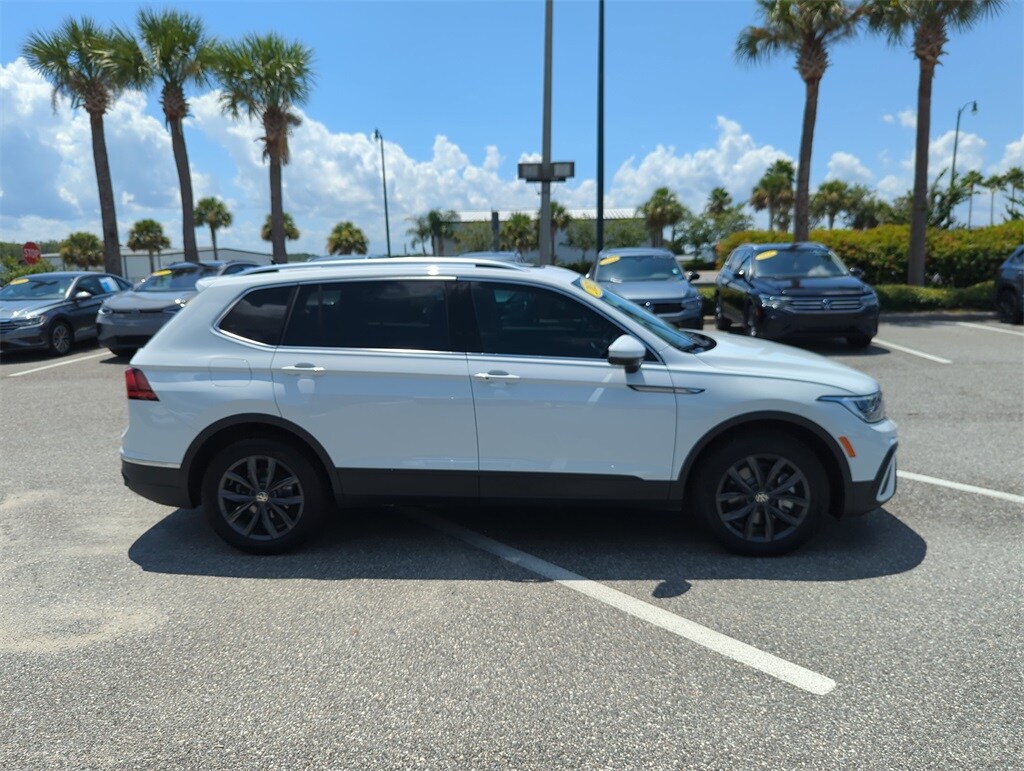 2022 Volkswagen Tiguan SE photo 2