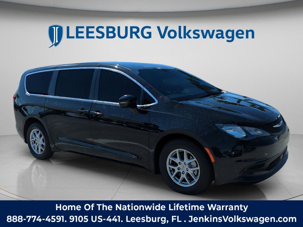 2024 Chrysler Voyager LX's photo