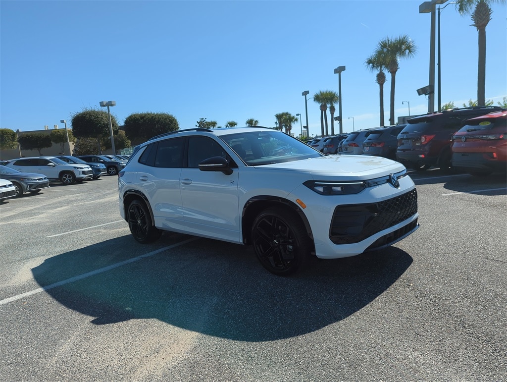 New 2026 Volkswagen Tiguan 2.0T SE R-Line Black SUV