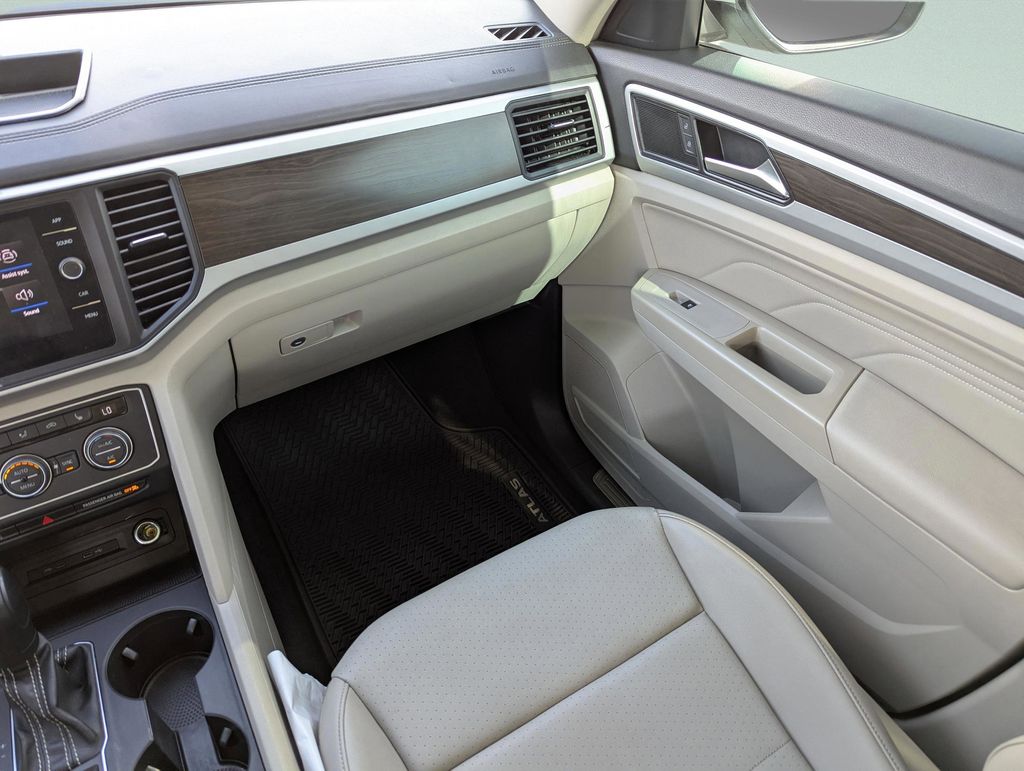 2021 Volkswagen Atlas SE w/Tech - Photo 25