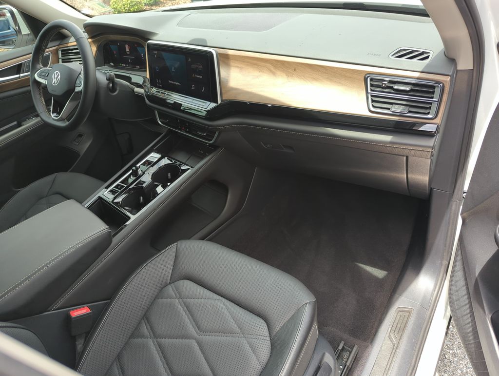 2024 Volkswagen Atlas SE w/Tech - Photo 23
