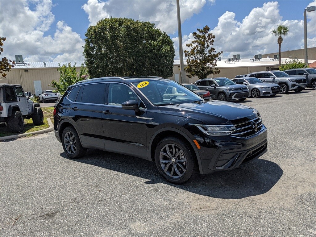 2024 Volkswagen Tiguan SE Wolfsburg Edition photo 2