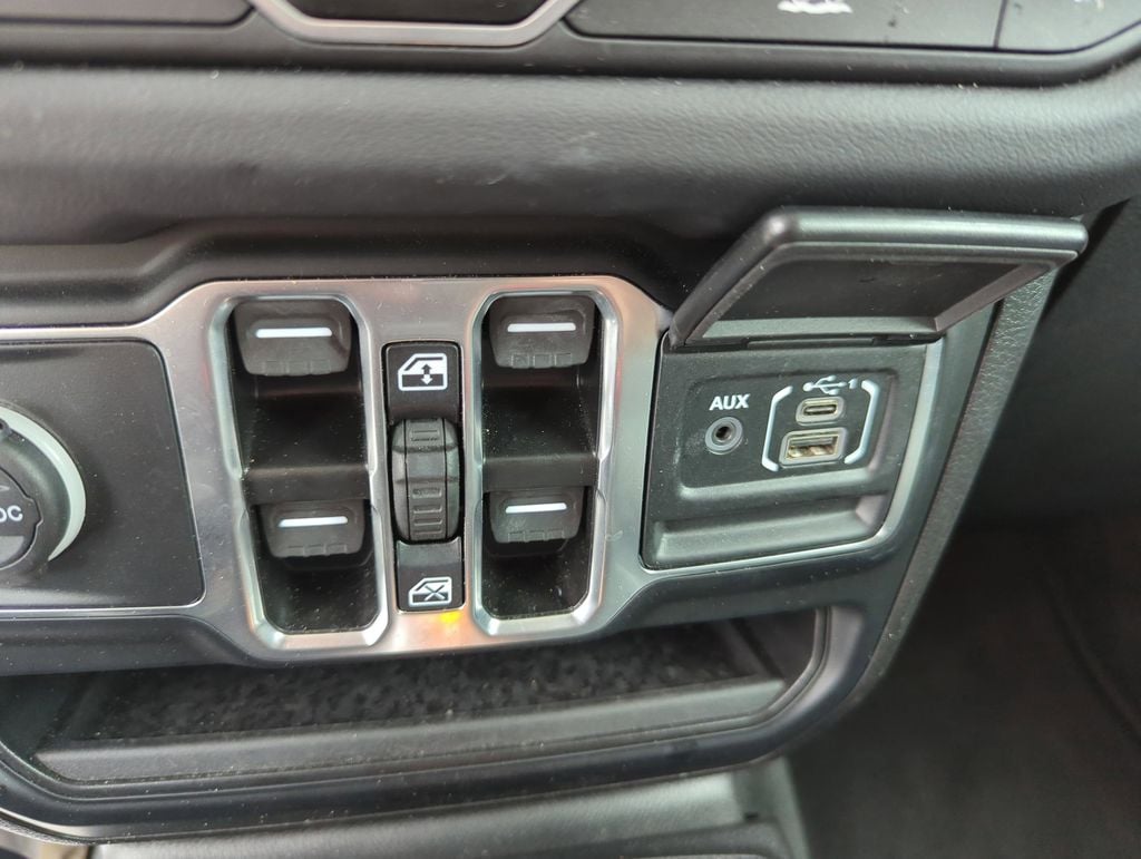 2025 Jeep Wrangler 4-Door Sahara - Photo 33