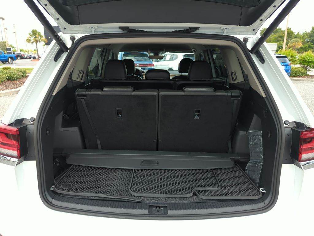 2024 Volkswagen Atlas SE w/Tech - Photo 19