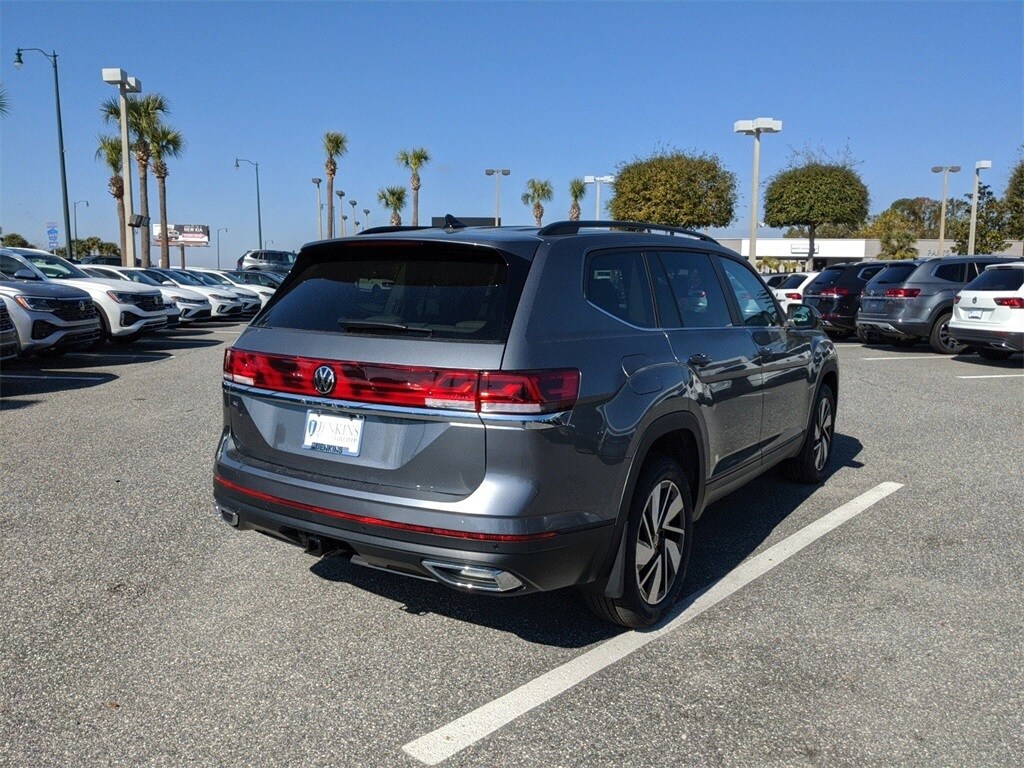 2025 Volkswagen Atlas SE Technology photo 3