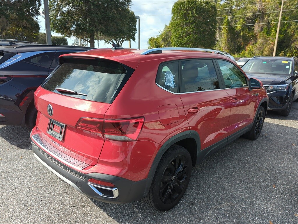 2022 Volkswagen Taos SE photo 2