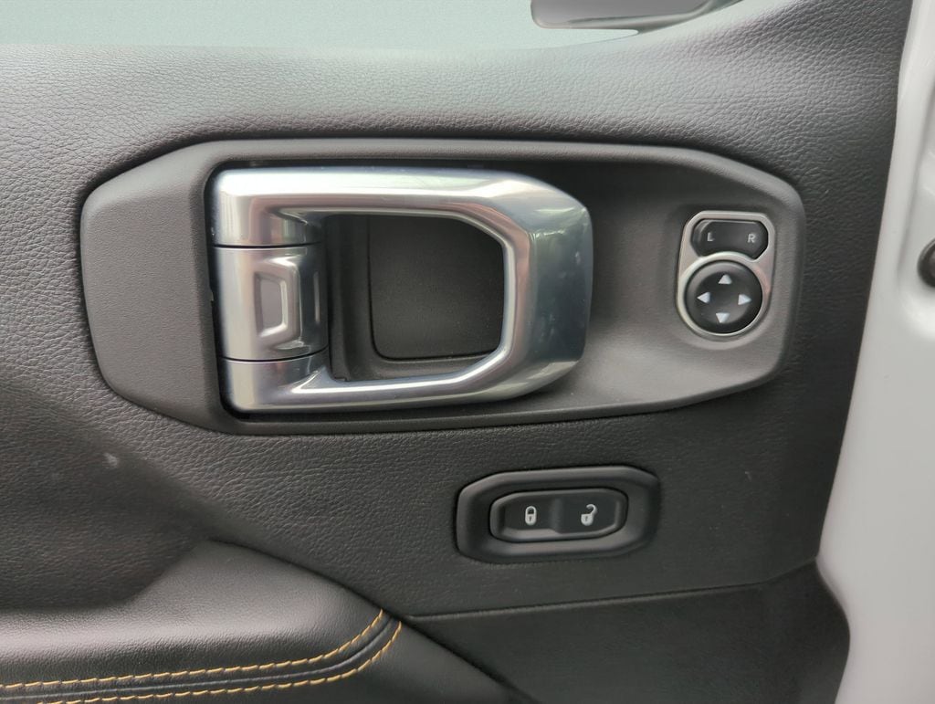 2025 Jeep Wrangler 4-Door Sahara - Photo 26