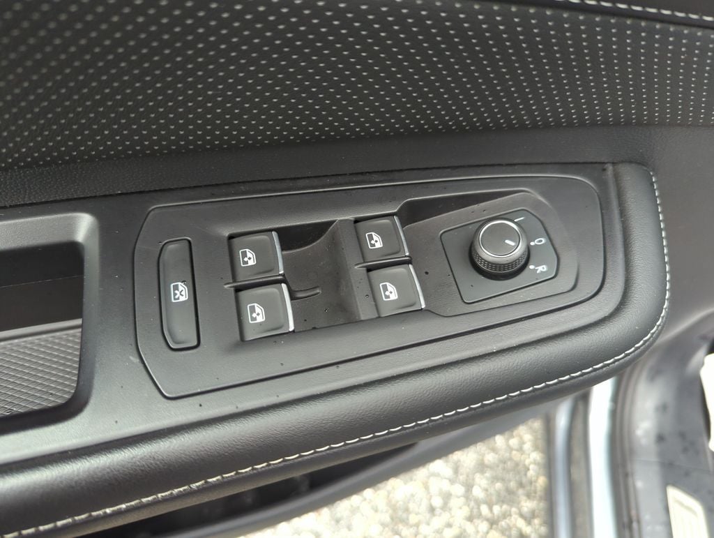 2024 Volkswagen Atlas Cross Sport SE w/Tech - Photo 33