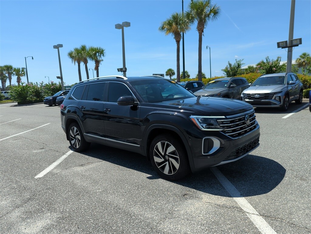 2024 Volkswagen Atlas SEL photo 2