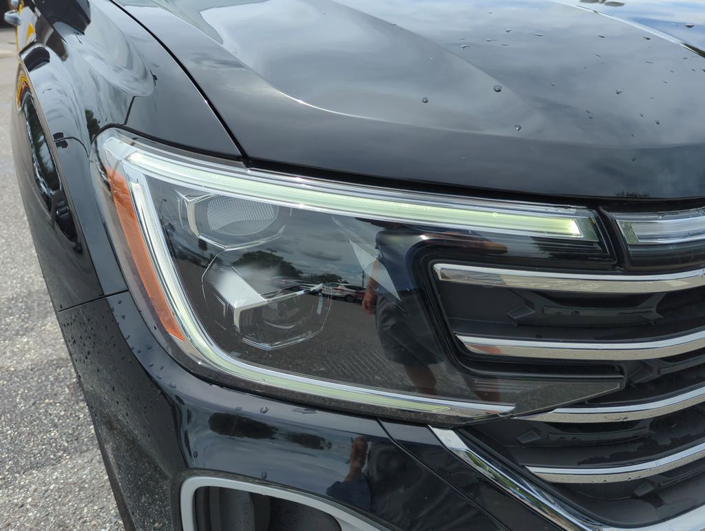 2025 Volkswagen Atlas SE w/Tech - Photo 17