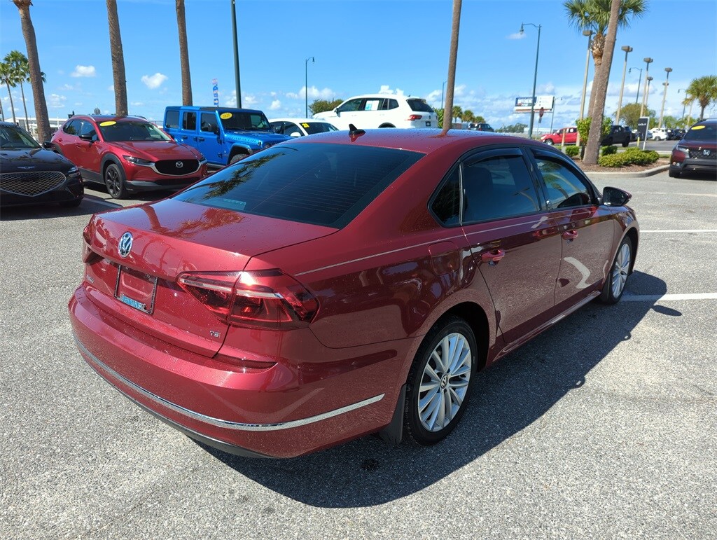 2019 Volkswagen Passat 2.0T Wolfsburg Edition photo 4