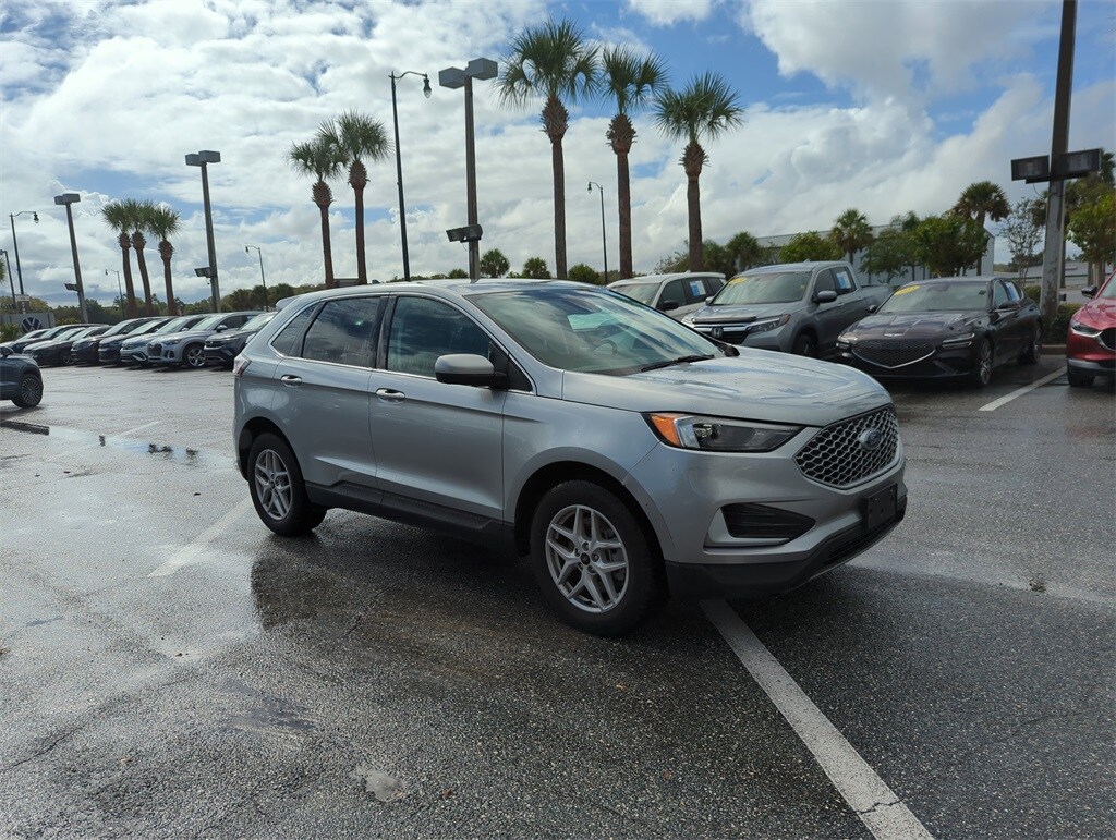 2024 Ford Edge SEL photo 2