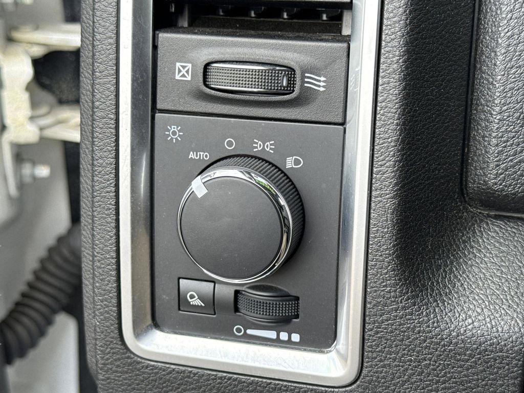 2024 RAM Ram 1500 Classic SLT - Photo 25
