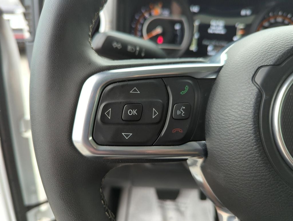 2025 Jeep Wrangler 4-Door Sahara - Photo 37