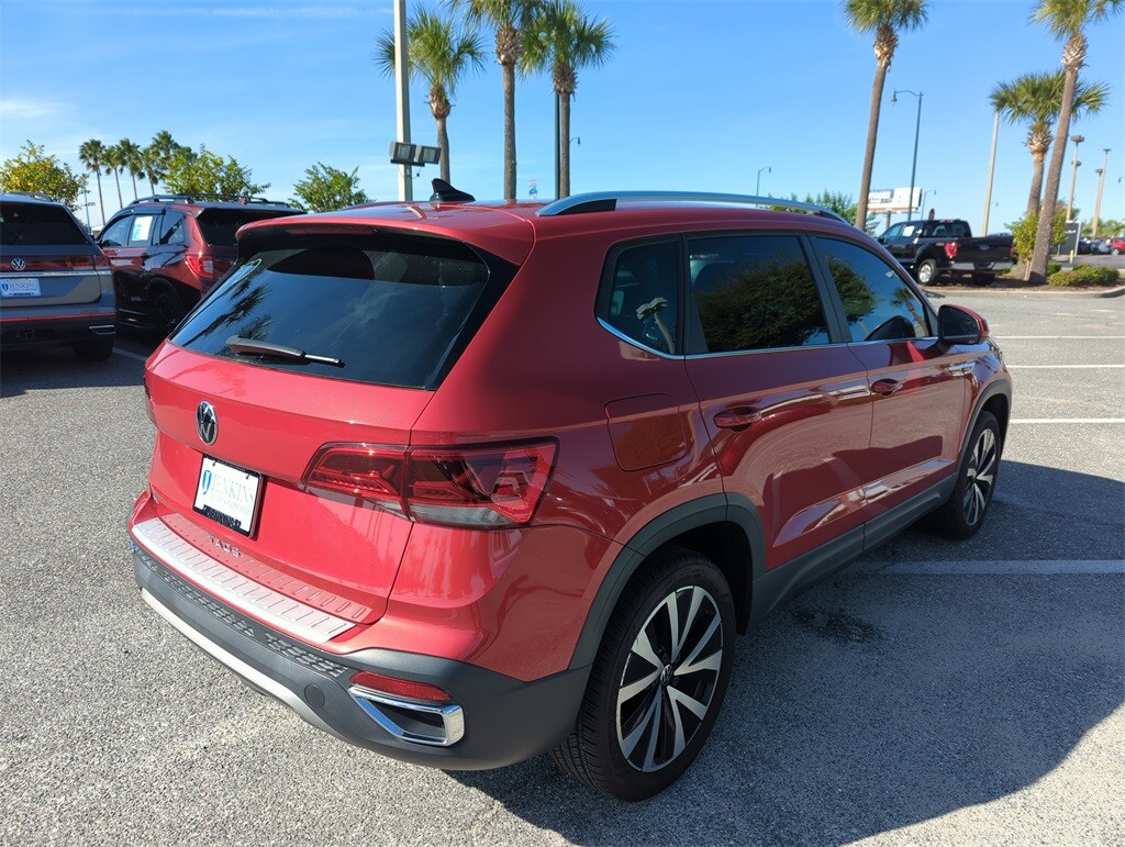 2022 Volkswagen Taos SE photo 3