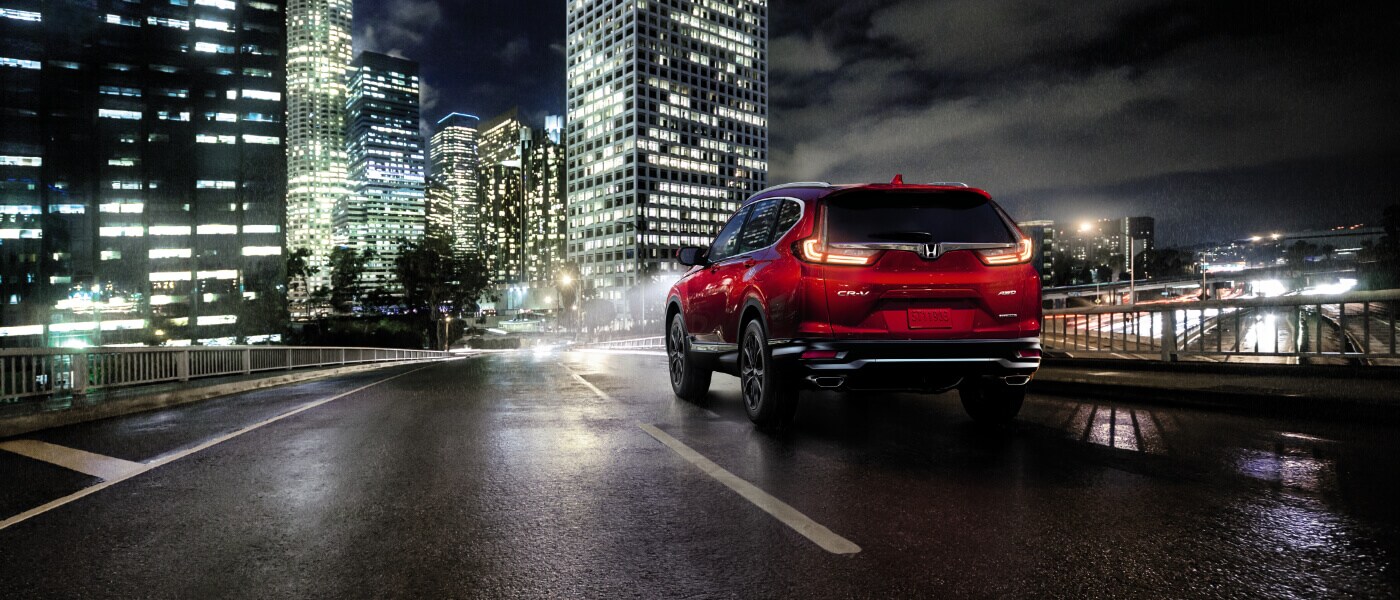 2021 Honda CR-V Driving through the city during night time