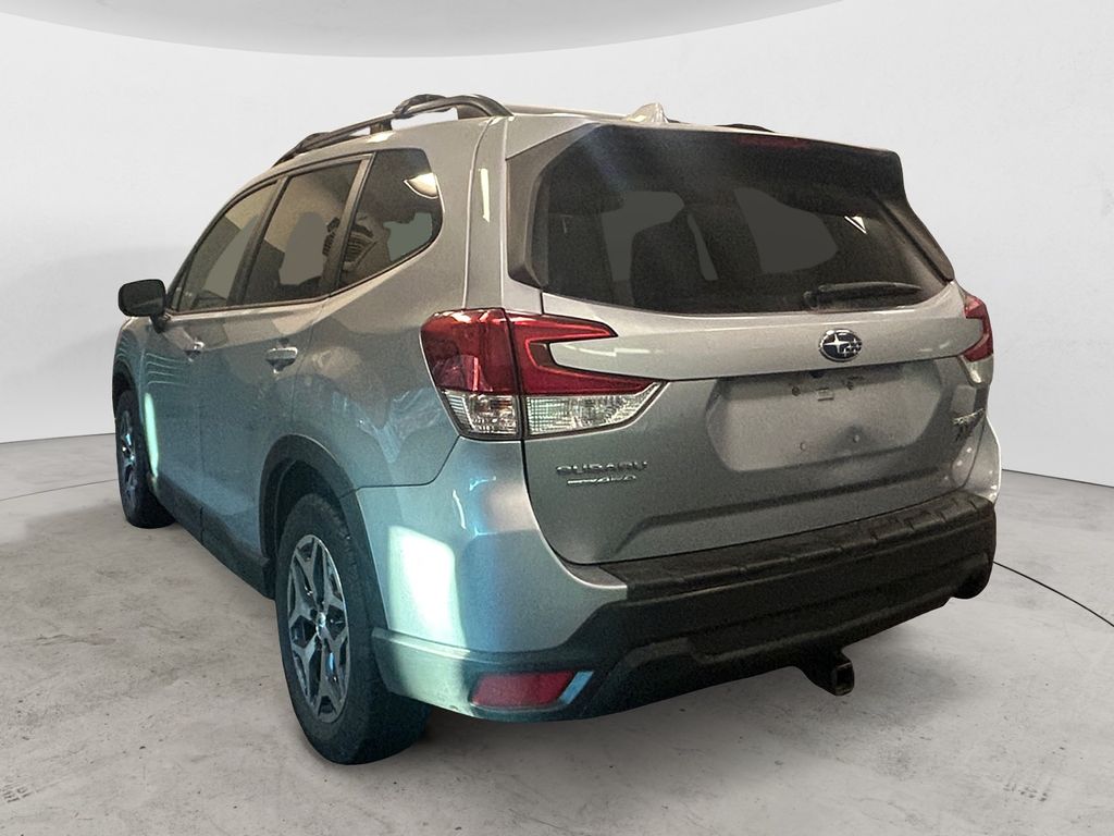 2020 Subaru Forester Premium photo 2