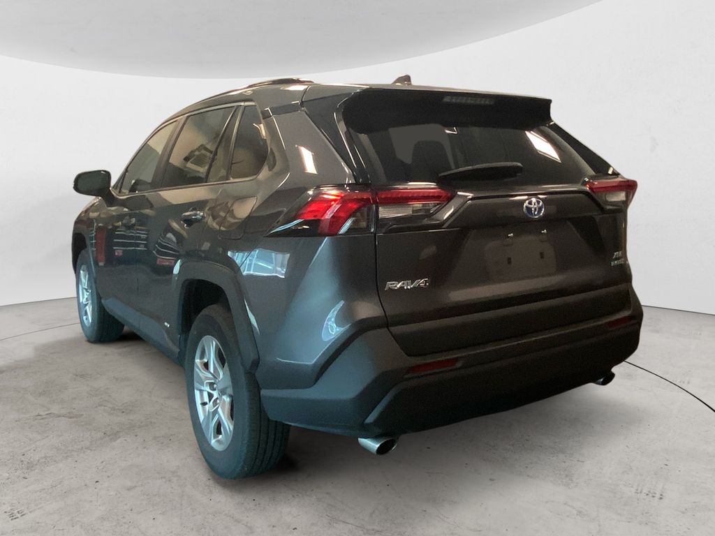 2024 Toyota RAV4 Hybrid XLE photo 3