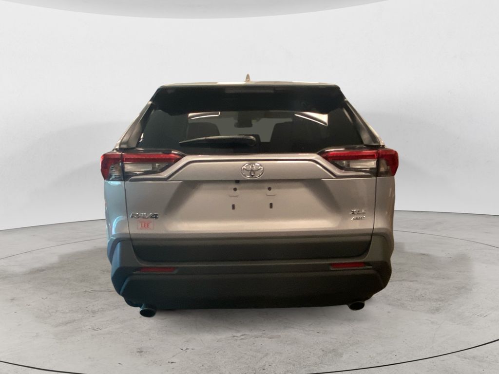 2025 Toyota RAV4 XLE photo 4