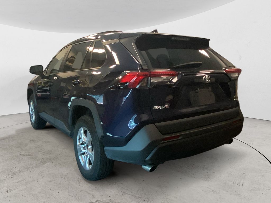 2022 Toyota RAV4 XLE photo 2