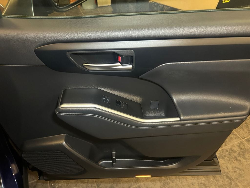 2025 Toyota Highlander XSE - Photo 16