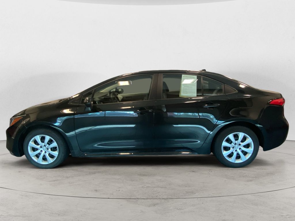 2022 Toyota Corolla LE photo 2