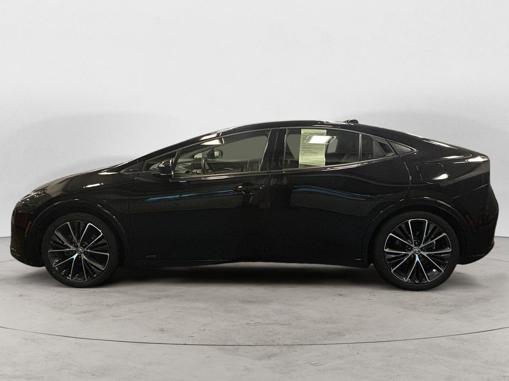2024 Toyota Prius XLE photo 2