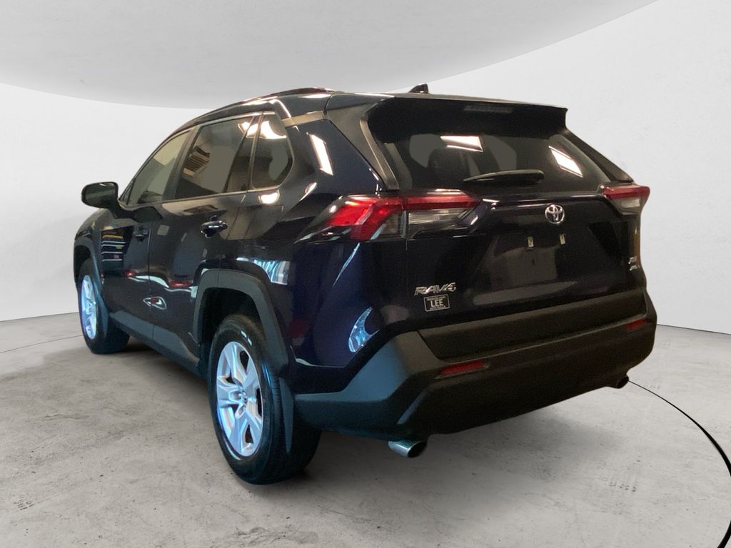 2020 Toyota RAV4 XLE photo 3