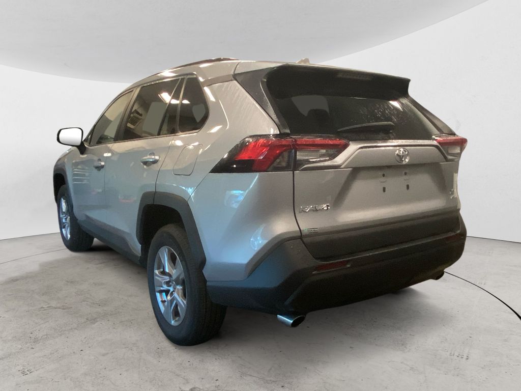 2023 Toyota RAV4 XLE photo 3