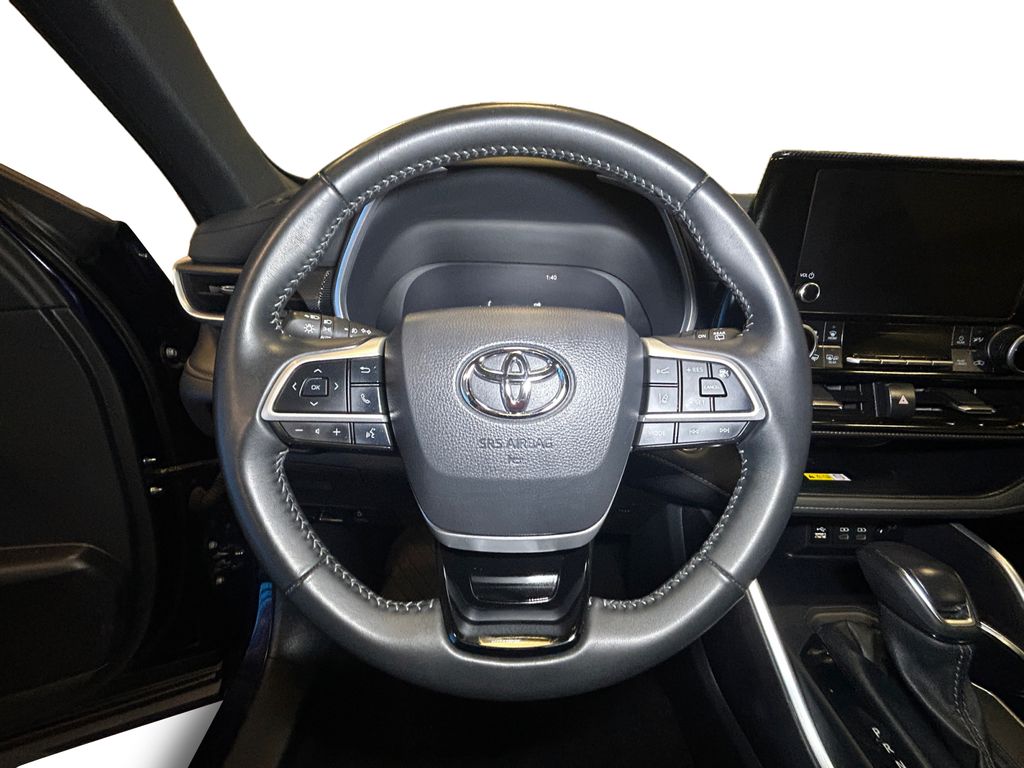2025 Toyota Highlander XSE - Photo 12