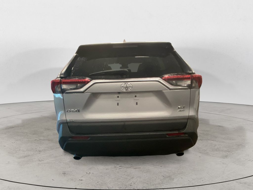 2023 Toyota RAV4 XLE photo 4