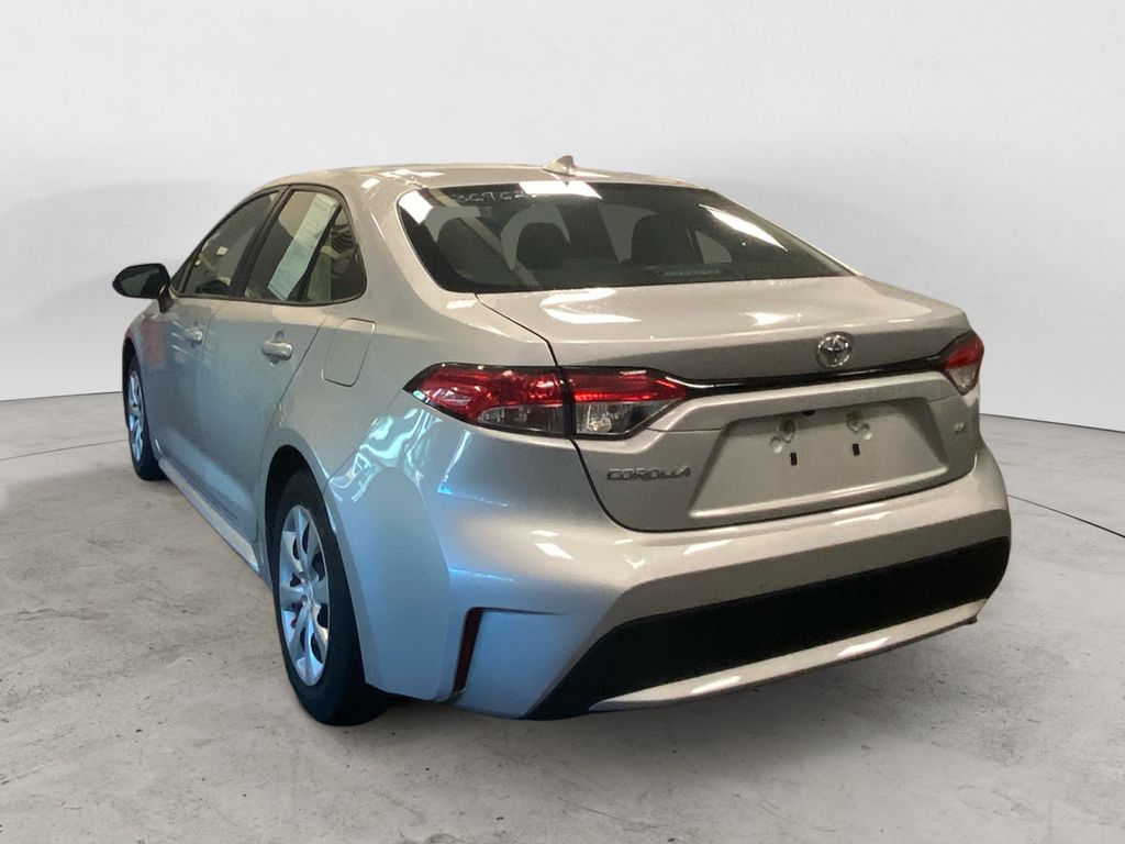 2022 Toyota Corolla LE photo 3