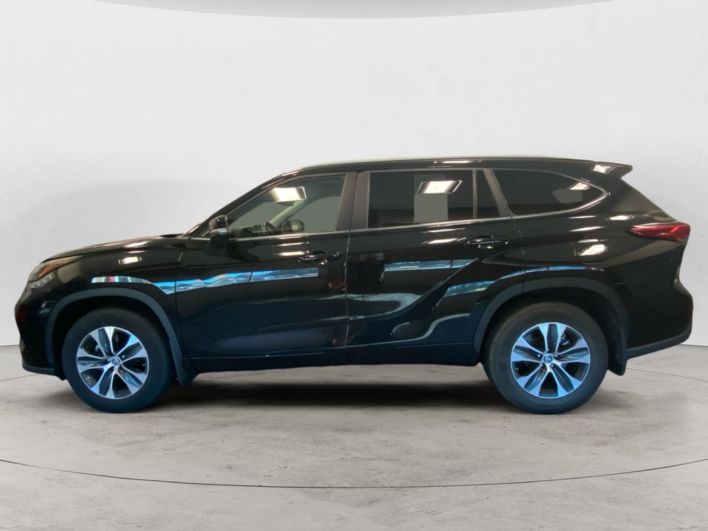 2023 Toyota Highlander XLE photo 2