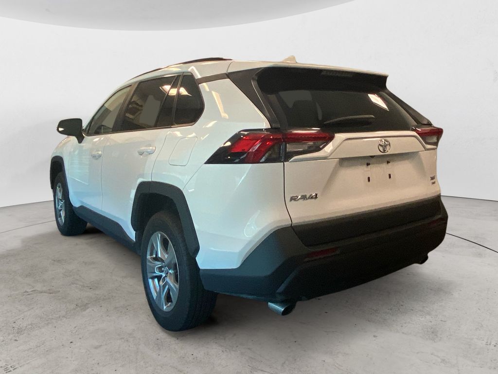 2024 Toyota RAV4 XLE photo 3