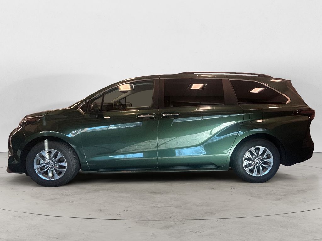 2024 Toyota Sienna XLE photo 2