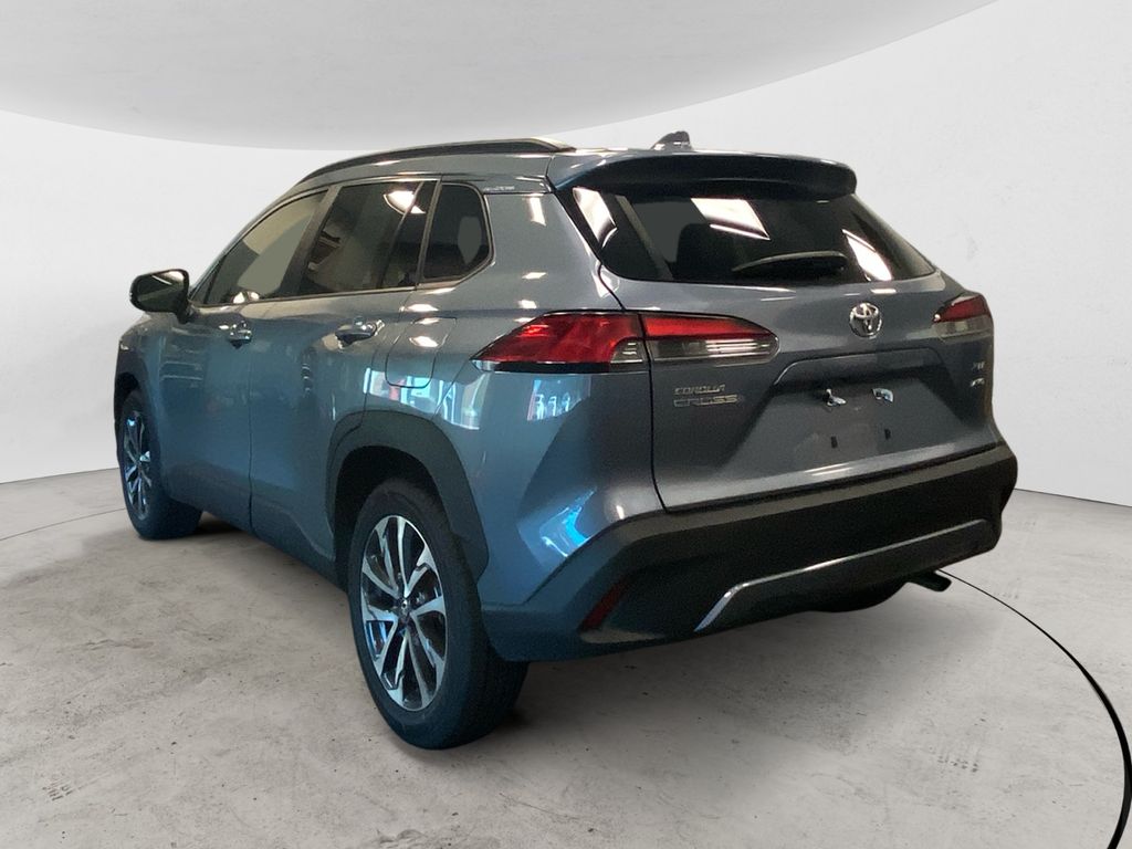 2024 Toyota Corolla Cross XLE photo 3
