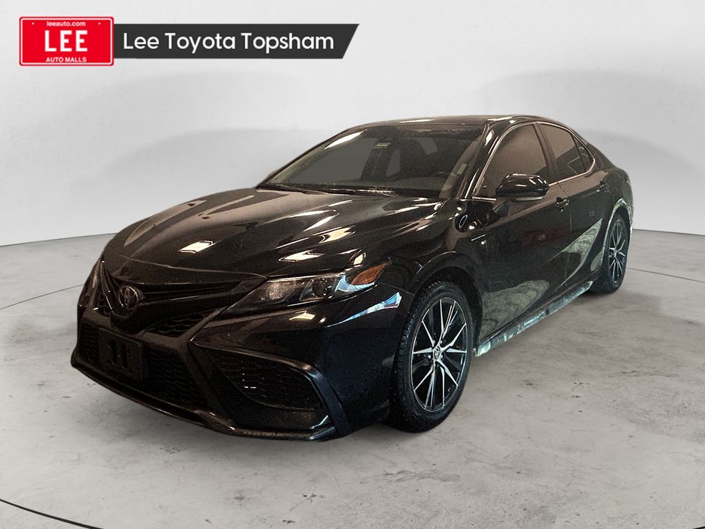 2022 Toyota Camry SE's photo