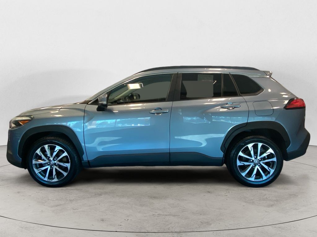 2024 Toyota Corolla Cross XLE photo 2