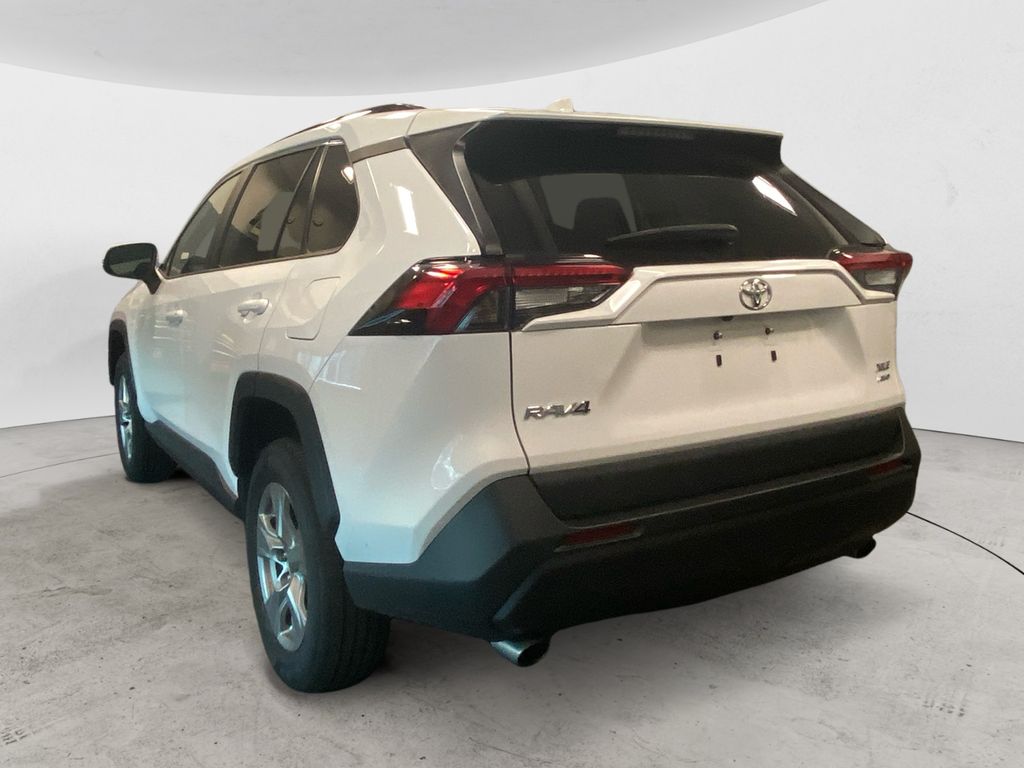 2023 Toyota RAV4 XLE photo 3