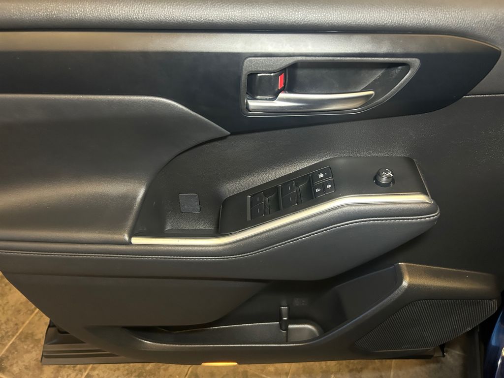 2025 Toyota Highlander XSE - Photo 22