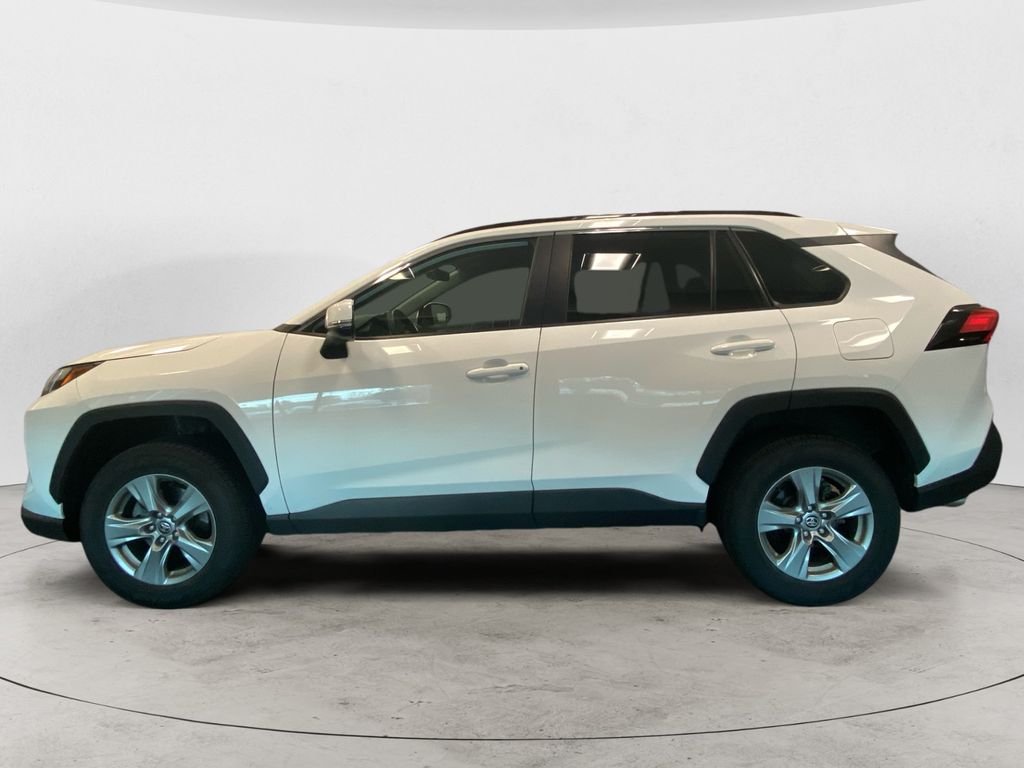 2023 Toyota RAV4 XLE photo 2