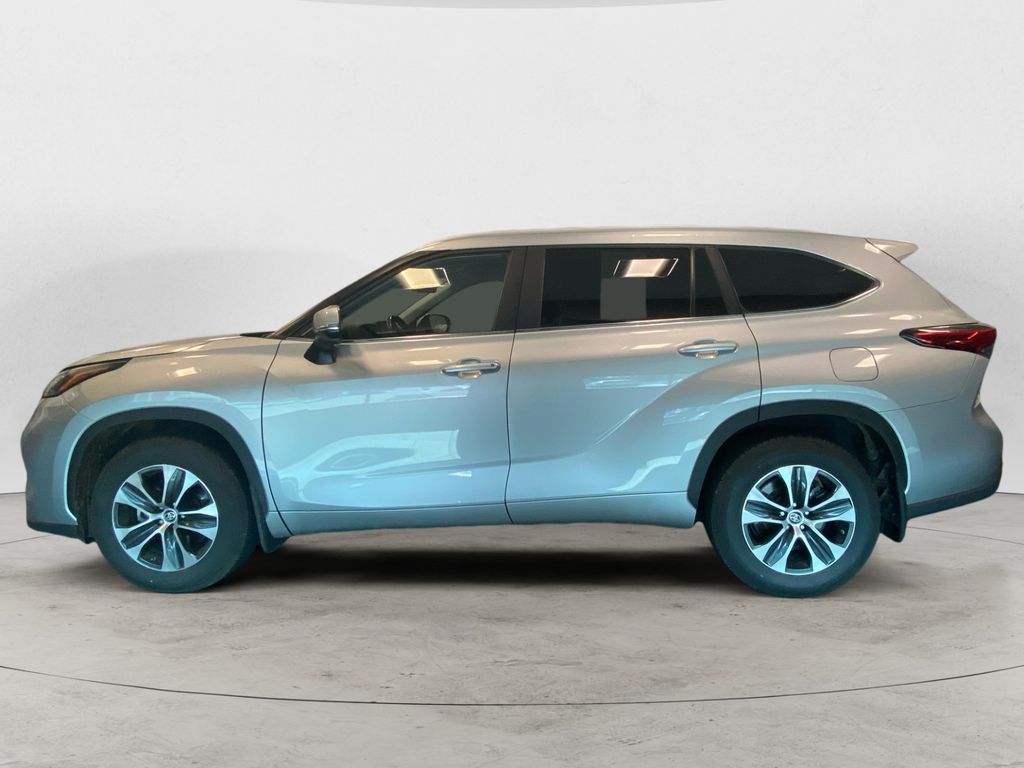2023 Toyota Highlander XLE photo 2