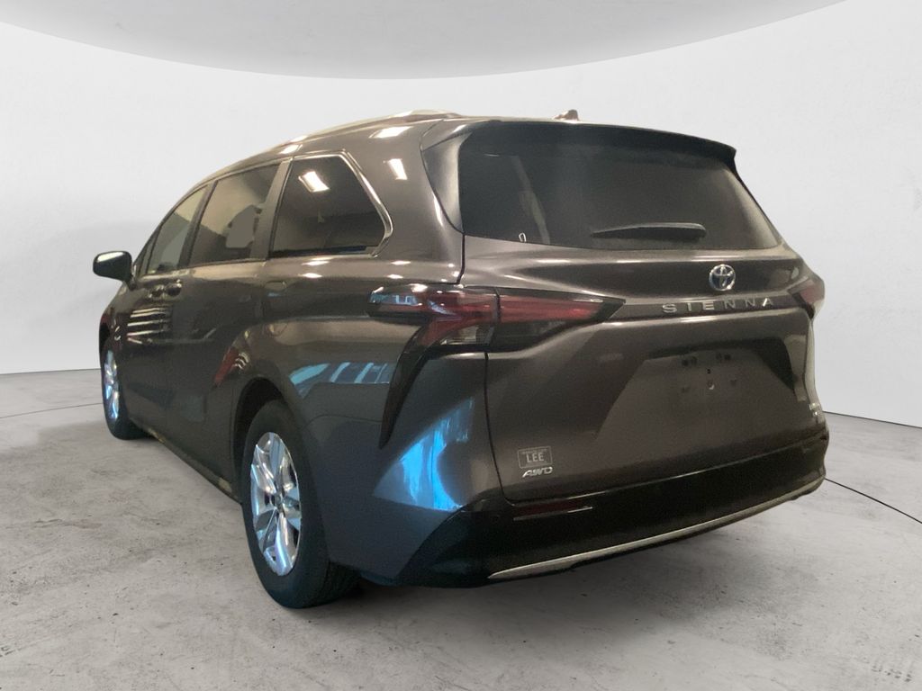 2024 Toyota Sienna Limited photo 3