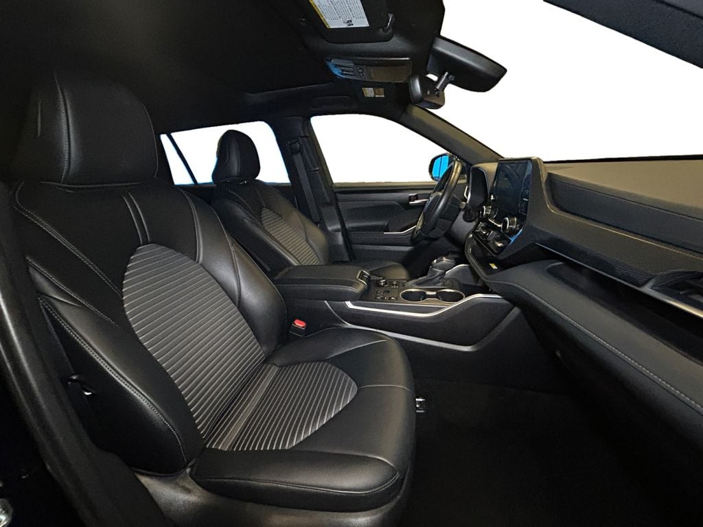 2025 Toyota Highlander XSE - Photo 15