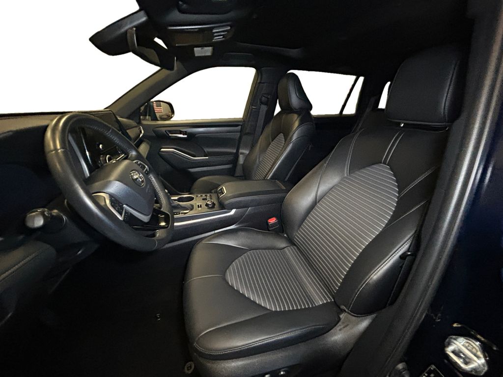 2025 Toyota Highlander XSE - Photo 9