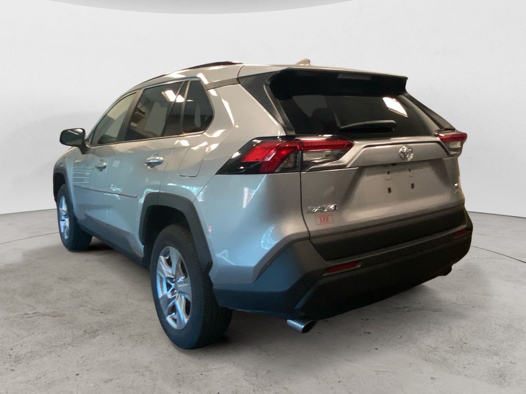2025 Toyota RAV4 XLE photo 3