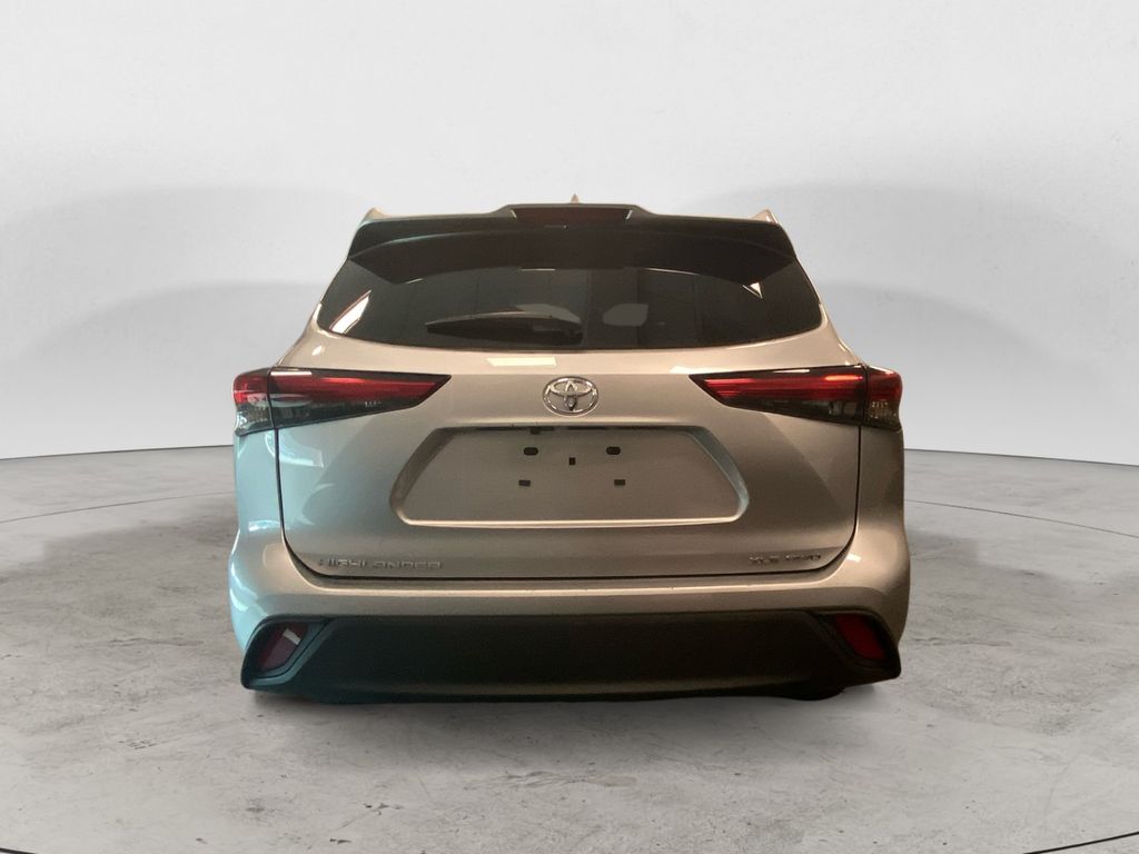 2023 Toyota Highlander XLE photo 4