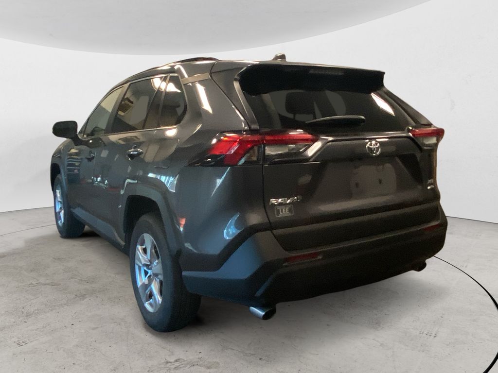 2025 Toyota RAV4 XLE photo 3