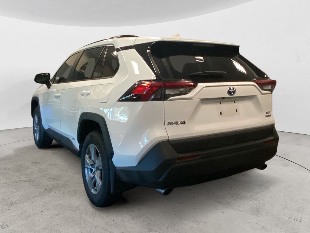 2024 Toyota RAV4 Hybrid XLE photo 3