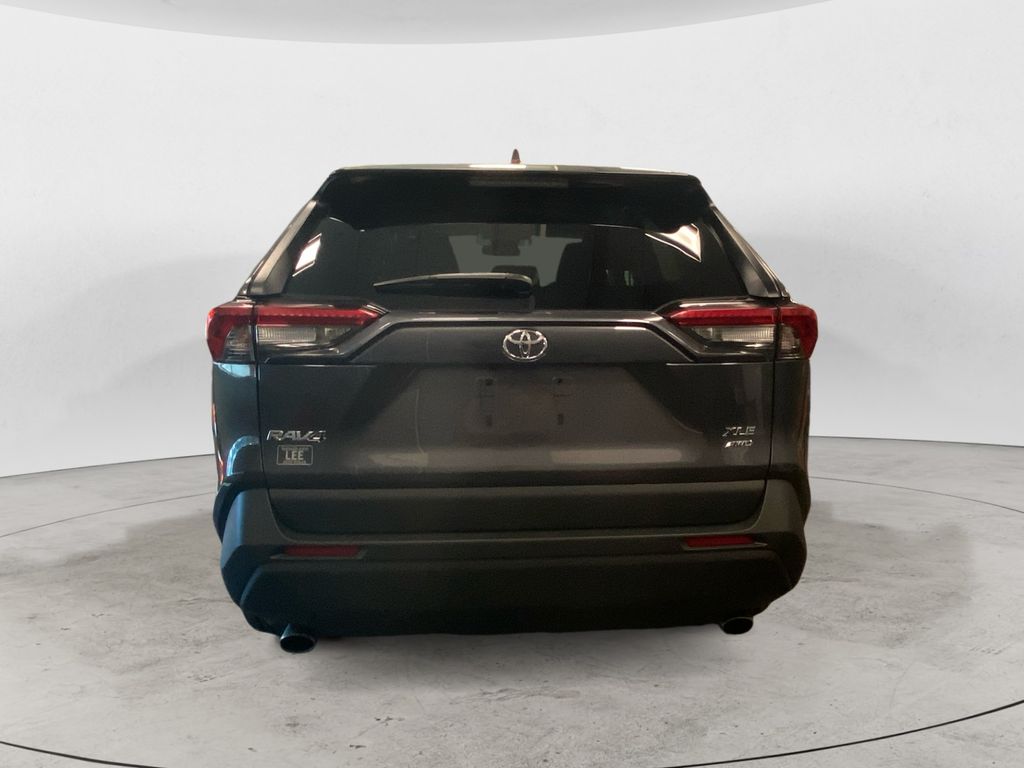 2025 Toyota RAV4 XLE photo 4